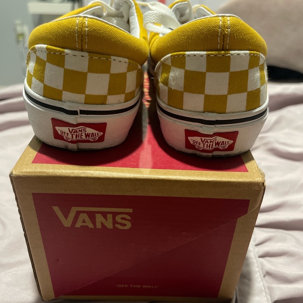 Vans, checkerboard (Yolk Yello) Men Size: 5 Women Size: 6.5